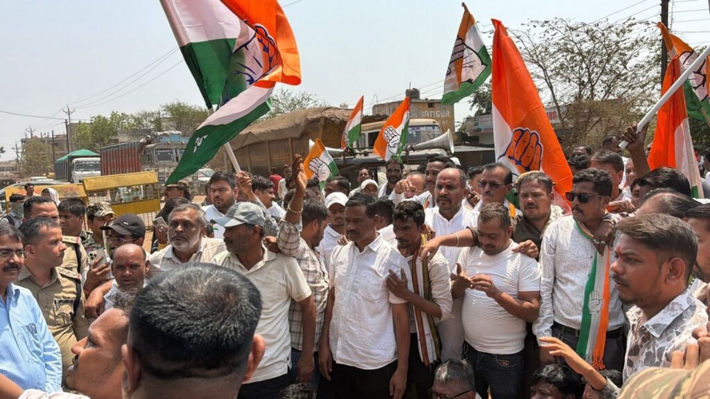 तिल्दा-नेवरा में कांग्रेस का विधायक कार्यालय घेराव, बायपास रोड सहित कई मांगों को लेकर किया प्रदर्शन 7 1776095607025779 36124797565666876564 - 1776095607025779 36124797565666876564