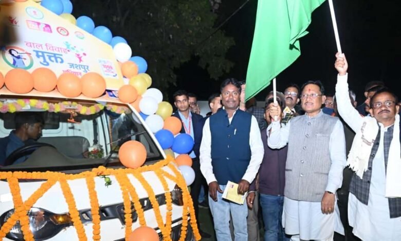 मुख्यमंत्री साय ने जागरूकता रथ को हरी झंडी दिखाकर किया रवाना बाल विवाह के दुष्परिणामों के प्रति लोगों को करेगा जागरूक 3 IMG 20251228 WA0041 - IMG 20251228 WA0041