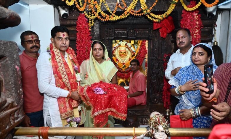 मंत्री टंक राम वर्मा ने रतनपुर महामाया मंदिर में किए दर्शन,प्रदेश के लोगो की सुख-समृद्धि एवं खुशहाली की कामना किये जनसंवाद 5 IMG 20260402 WA0001 - IMG 20260402 WA0001