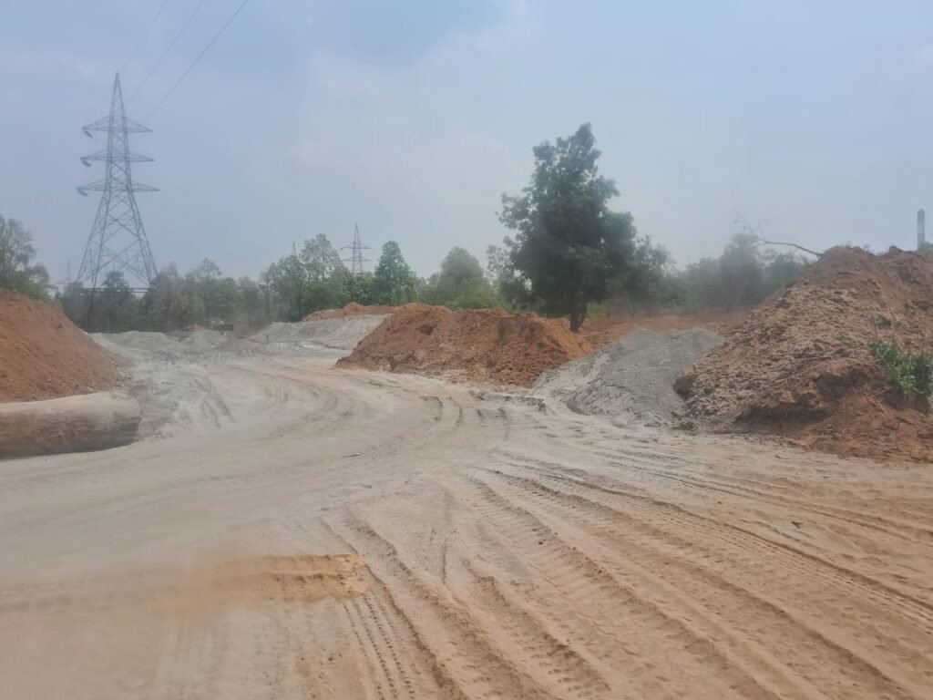 घरघोड़ा में नियमों की उड़ती धज्जियां: कृषि भूमि पर फ्लाई ऐश डंपिंग, मंत्री के दावों पर उठे सवाल 6 घरघोड़ा