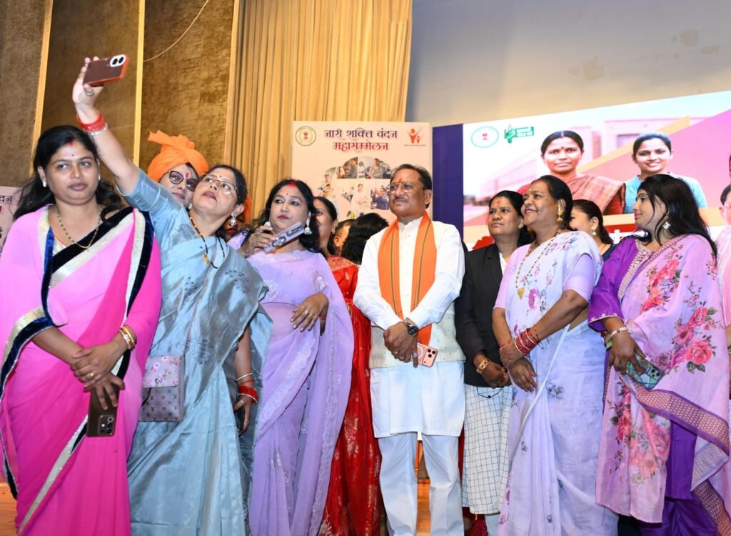 आज राजधानी रायपुर मे मुख्यमंत्री श्री साय जी नारी शक्ति वंदन महासम्मेलन में हुए शामिल 4 नारी शक्ति वंदन अधिनियम