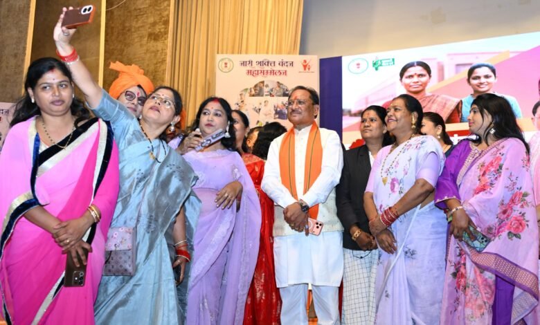 आज राजधानी रायपुर मे मुख्यमंत्री श्री साय जी नारी शक्ति वंदन महासम्मेलन में हुए शामिल 3 नारी शक्ति वंदन अधिनियम