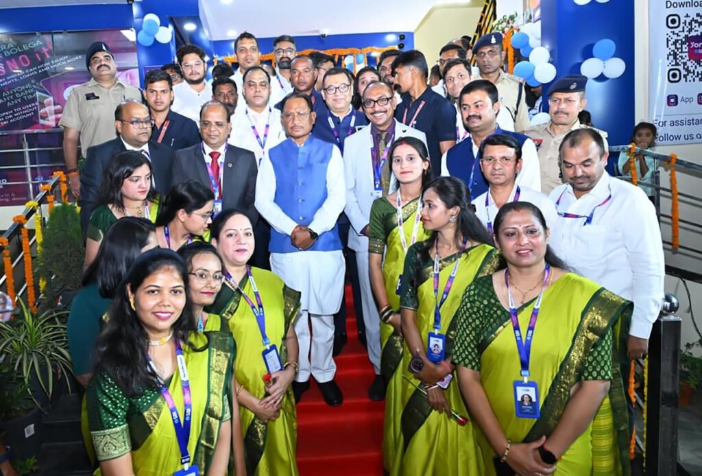 आज मुख्यमंत्री श्री विष्णु देव साय ने कचहरी चौक स्थित SBI बैक के नये भवन का किया शुभारंभ 7 SBI बैक