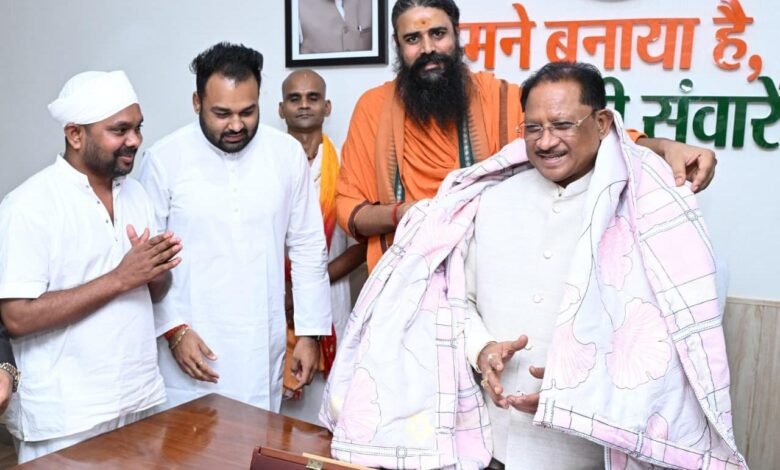 मुख्यमंत्री साय से विभिन्न संत-महात्माओं ने की सौजन्य भेंट आध्यात्मिक शिक्षा को बढ़ावा देने के निर्णय पर जताया आभार 3 IMG 20260616 WA0032 - IMG 20260616 WA0032