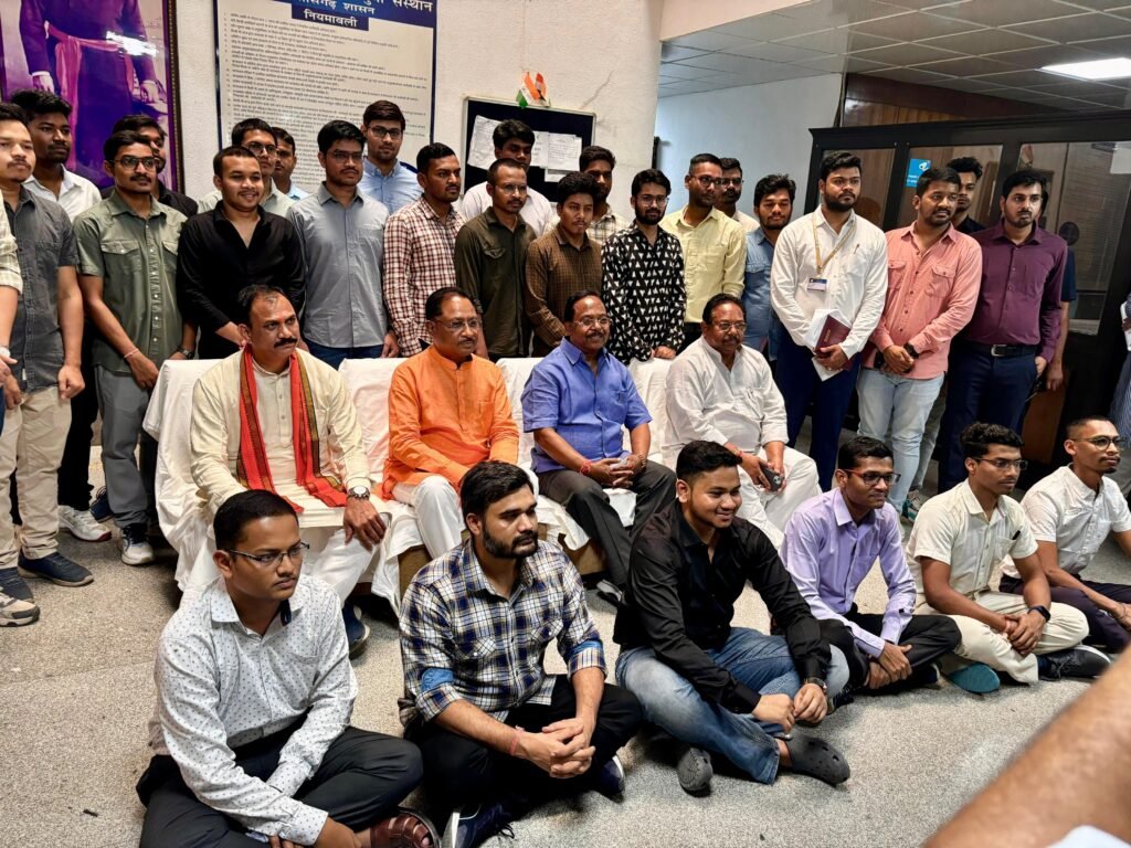 ब्रेकिंग : सीटो की संख्या को बढ़ाने का सुखद परिणाम यह रहा कि ट्राइबल हॉस्टल के 13 अभ्यर्थियों ने रचा कीर्तिमान अभ्यर्थियों ने यूपीएससी प्रीलिम्स में हासिल की सफलता 4 मुख्यमंत्री