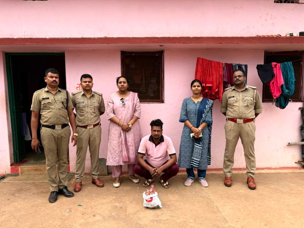 अवैध शराब के साथ 1 को तिल्दा नेवरा पुलिस ने किया गिरफ्तार साथ मे 12:42 बल्क शराब भी किया जप्त 4 शराब