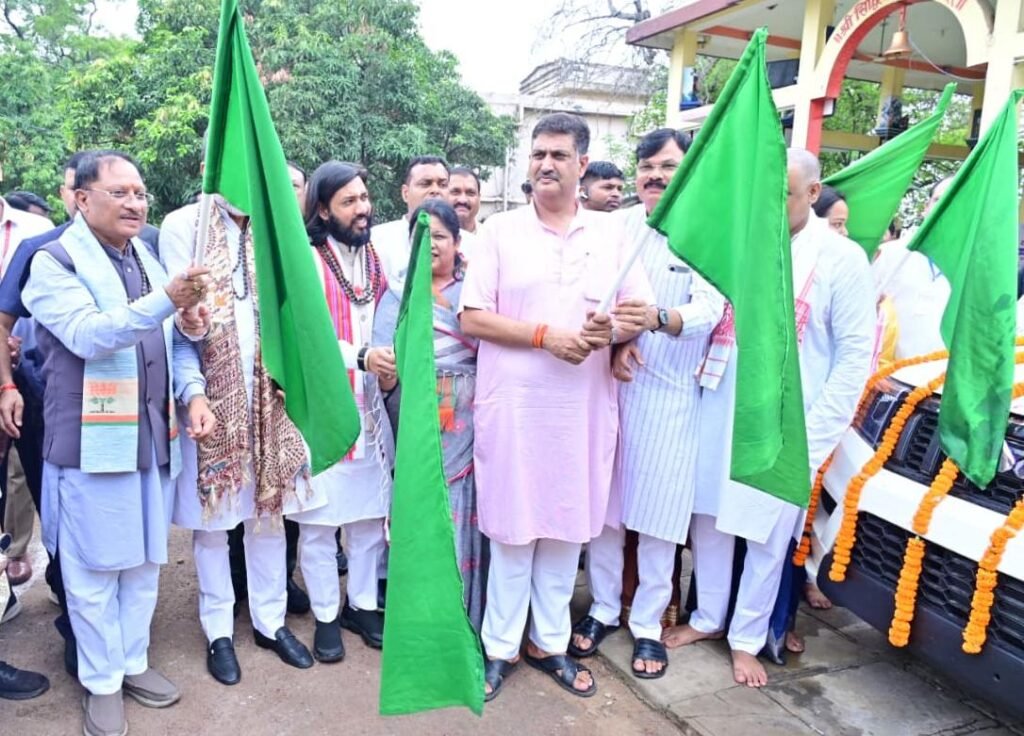 मुख्यमंत्री श्री साय ने भारतीय कुष्ठ निवारक संघ आश्रम में सेवा, स्वास्थ्य एवं पुनर्वास कार्यों का किया अवलोकन 6 आश्रम