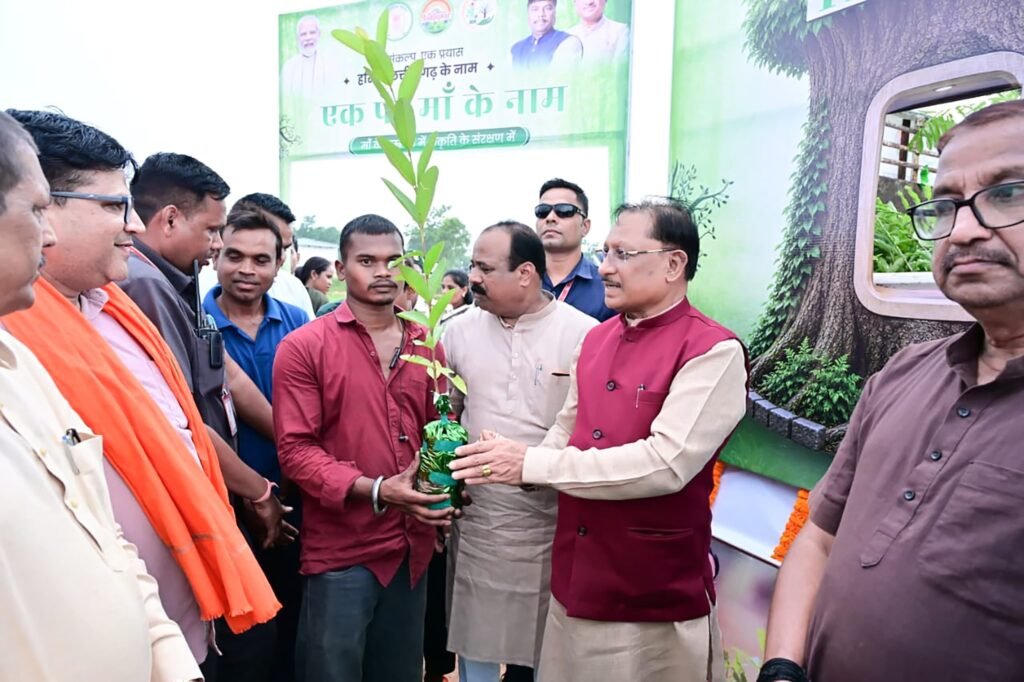 ब्रेकिंग : मुख्यमंत्री श्री विष्णुदेव साय ने ट्री एटीएम को हरी झंडी दिखाकर किया रवाना 7 ट्री एटीएम