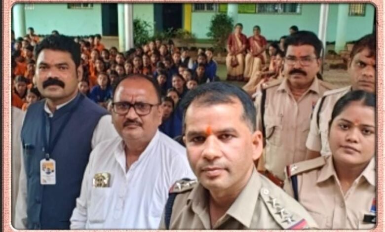 शिक्षक दिवस पर तिल्दा-नेवरा पुलिस बनी ‘साइबर शिक्षक’विद्यार्थियों को साइबर अपराधों से बचाव के बताए जरूरी उपाय 3 IMG 20260907 WA0007 - IMG 20260907 WA0007