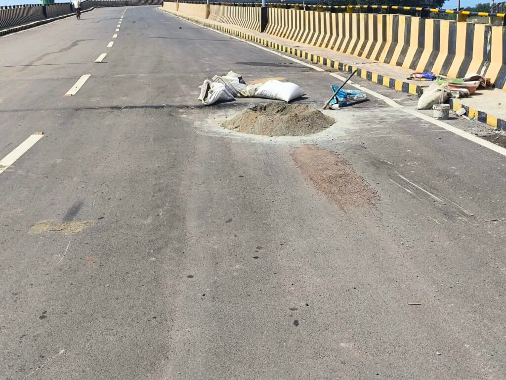 Breaking : कुंदरू बैकुंठ किरना ओवरब्रिज उद्घाटन के कुछ ही महीनों में धंसने से लोगो भय व दहशत 6 बैकुंठ