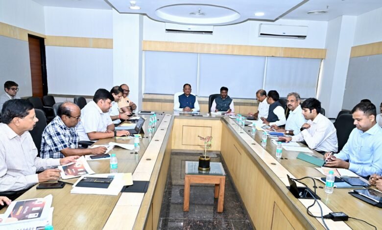 सड़क दुर्घटनाओं को न्यूनतम करने मिशन मोड में करें काम मुख्यमंत्री श्री विष्णु देव साय मुख्यमंत्री ने की परिवहन विभाग के कामकाज की उच्चस्तरीय समीक्षा 3 IMG 20260929 WA0068 - IMG 20260929 WA0068
