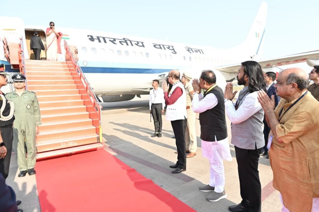 राष्ट्रपति श्रीमती द्रौपदी मुर्मु छत्तीसगढ़ प्रवास के पश्चात रायपुर से हुईं रवाना 7 IMG 20261023 WA0014 - IMG 20261023 WA0014