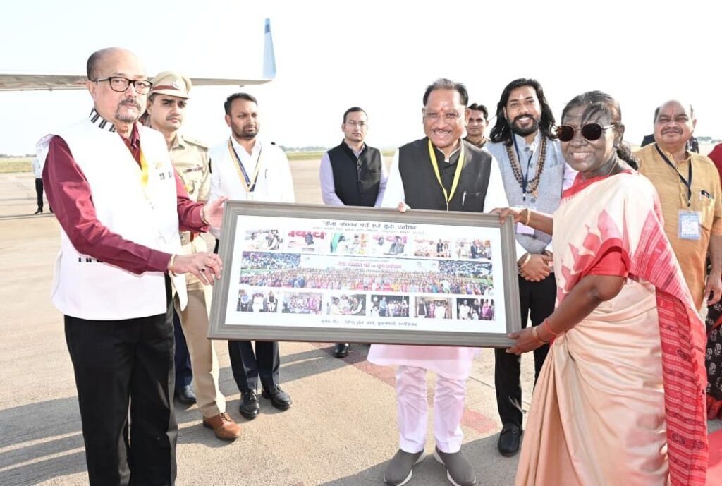 राष्ट्रपति श्रीमती द्रौपदी मुर्मु छत्तीसगढ़ प्रवास के पश्चात रायपुर से हुईं रवाना 6 IMG 20261023 WA0015 - IMG 20261023 WA0015