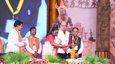 Breaking : राष्ट्रपति श्रीमती द्रौपदी मुर्मु ने बस्तर दशहरा की अनूठी परंपराओं और जनजातीय संस्कृति की सराहना की 9 IMG 20261023 WA0018 1 - IMG 20261023 WA0018 1
