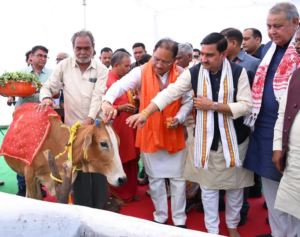 आज मुख्यमंत्री श्री विष्णु देव साय ने 11 जिलों में 29 गौधाम का किया शुभारंभ 7 गौधाम योजना