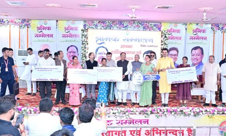 श्रमिकों के कल्याण के लिए सरकार प्रतिबद्ध, 70 से अधिक योजनाएं की जा रही है संचालित: मुख्यमंत्री श्री विष्णुदेव साय 3 छत्तीसगढ़