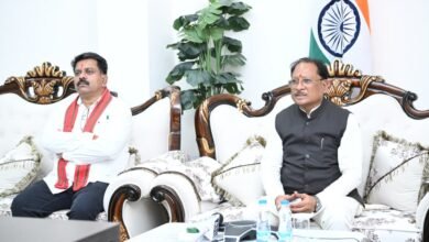 अंबिकापुर - दिल्ली - कोलकाता हवा