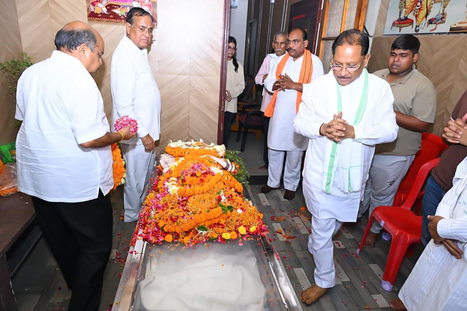 मुख्यमंत्री श्री विष्णुदेव साय ने छत्तीसगढ़ योग आयोग के अध्यक्ष स्व. श्री रूपनारायण सिन्हा को दी भावभीनी श्रद्धांजलि 6 WhatsApp Image 2026 05 27 at 7.04.17 PM - WhatsApp Image 2026 05 27 at 7.04.17 PM