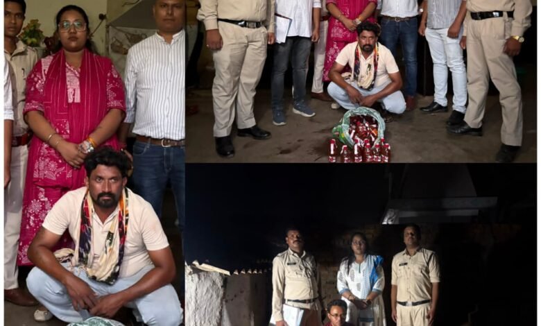 तिल्दा नेवरा में अवैध रुप से मदिरा के साथ 2 आरोपी गिरफ्तार 22.68 बल्क लीटर देशी मदिरा मसाला भी किया जप्त 5 आबकारी