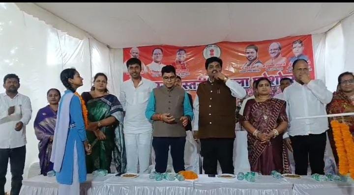 आज तिल्दा नेवरा के BNB स्कूल में मंत्री टंकराम वर्मा जी के उपस्थित मे विकासखंड स्तरीय शाला प्रवेशोत्सव संपन्न 6 तिल्दा नेवरा