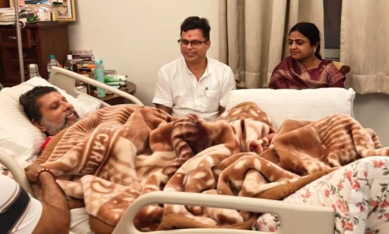 नगर पालिका अध्यक्ष चंद्रकला डॉ. खुमान वर्मा ने भाजपा प्रदेश अध्यक्ष किरण सिंह देव से की आत्मीय मुलाकात 3 चंद्रकला