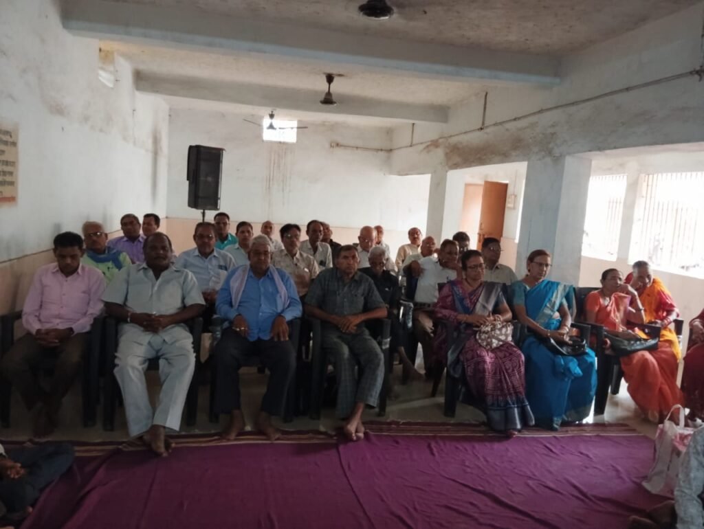 कर्मचारी भवन तिल्दा में हुआ पेंशनरों के पुस्तकालय का शुभारंभ 7 तिल्दा नेवरा