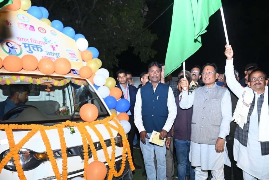 मुख्यमंत्री साय ने जागरूकता रथ को हरी झंडी दिखाकर किया रवाना बाल विवाह के दुष्परिणामों के प्रति लोगों को करेगा जागरूक 4 img 20251228 wa00414286051761529106345 - img 20251228 wa00414286051761529106345