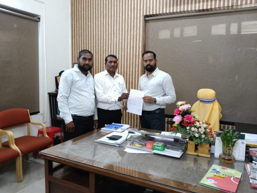 ग्राम बहेसर के शौर्य प्लांट में मजदूरों का किया जा रहा निरंतर शोषण न्यूनतम मजदूरी नही देने को लेकर श्रमायुक्त को सौपा ज्ञापन 4 img 20260219 wa00151168922120853296457 - img 20260219 wa00151168922120853296457