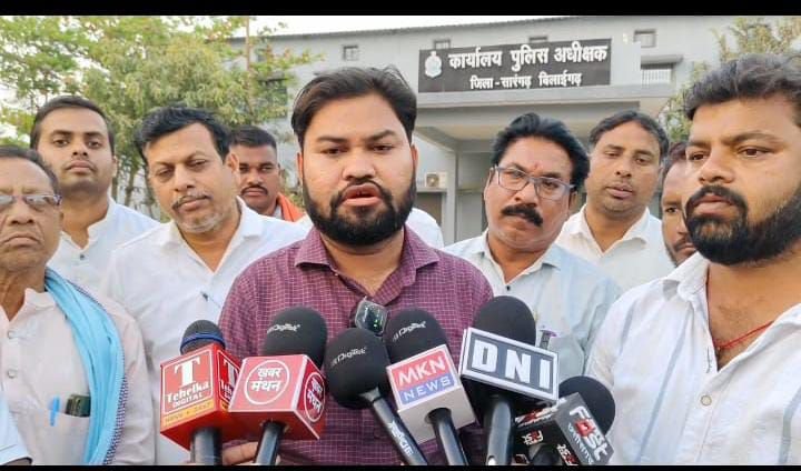 ब्रेकिंग : पत्रकारिता की आड़ में वसूली का मामला दर्ज सारंगढ़-बिलाईगढ़ में 96 पंचायतों के सरपंचों ने खोला मोर्चा 6 img 20260220 wa00995468982759483264002 - img 20260220 wa00995468982759483264002