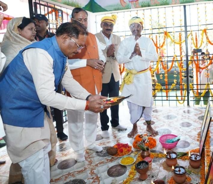 मुख्यमंत्री ने बडादेव की पुजा कर वीर नारायण सिंह एवं वीरांगना रानी दुर्गावती की प्रतिमाओं का किया अनावरण 6 img 20260322 wa0036834344924445559582 - img 20260322 wa0036834344924445559582