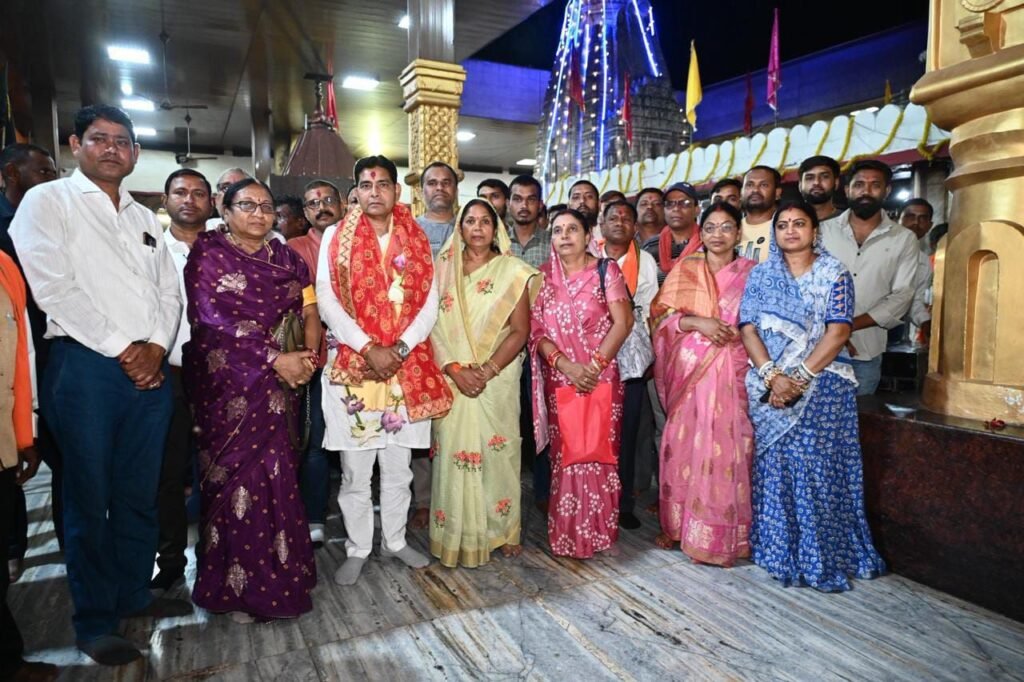 मंत्री टंक राम वर्मा ने रतनपुर महामाया मंदिर में किए दर्शन,प्रदेश के लोगो की सुख-समृद्धि एवं खुशहाली की कामना किये जनसंवाद 7 img 20260402 wa00006833629771573446610 - img 20260402 wa00006833629771573446610