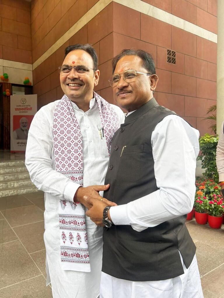 मुख्यमंत्री श्री विष्णुदेव साय ने राजस्थान के मुख्यमंत्री श्री भजनलाल शर्मा से की आत्मीय भेंट 4 img 20260407 wa00053328093827340679380 - img 20260407 wa00053328093827340679380