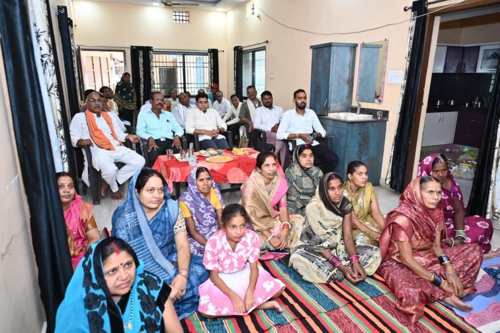 "मन की बात" कार्यक्रम में शामिल हुए मंत्री टंक राम वर्मा, ग्रामवासियों संग सुना प्रधानमंत्री का संबोधन 7 img 20260531 wa0023223467242538150844 - img 20260531 wa0023223467242538150844