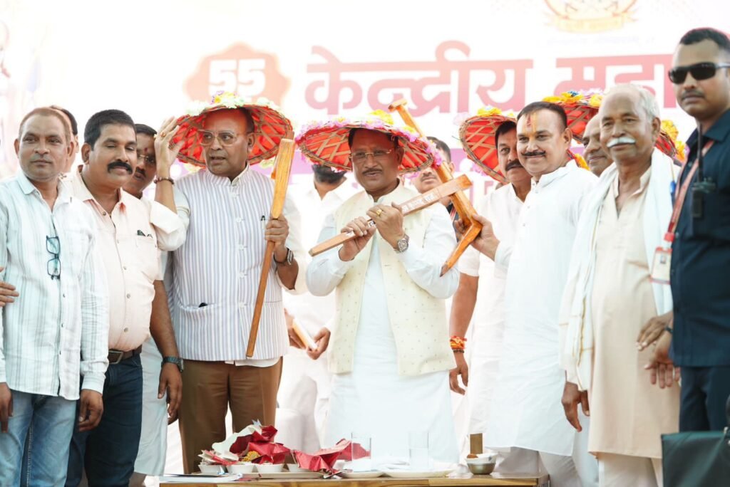 चंद्रनाहू कुर्मी क्षत्रिय समाज के 55वें केंद्रीय अधिवेशन में शामिल हुए मुख्यमंत्री, समाज की एकता और संगठन शक्ति की सराहना 4 img 20260607 wa00211172717826043955125 - img 20260607 wa00211172717826043955125
