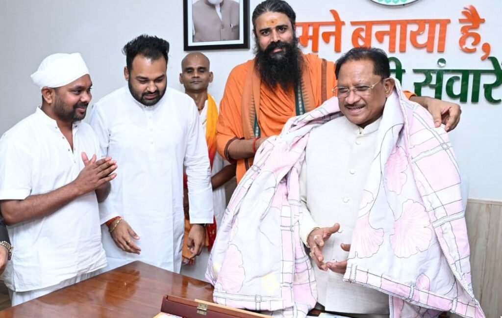 मुख्यमंत्री साय से विभिन्न संत-महात्माओं ने की सौजन्य भेंट आध्यात्मिक शिक्षा को बढ़ावा देने के निर्णय पर जताया आभार 4 img 20260616 wa00322691533683771274032 - img 20260616 wa00322691533683771274032