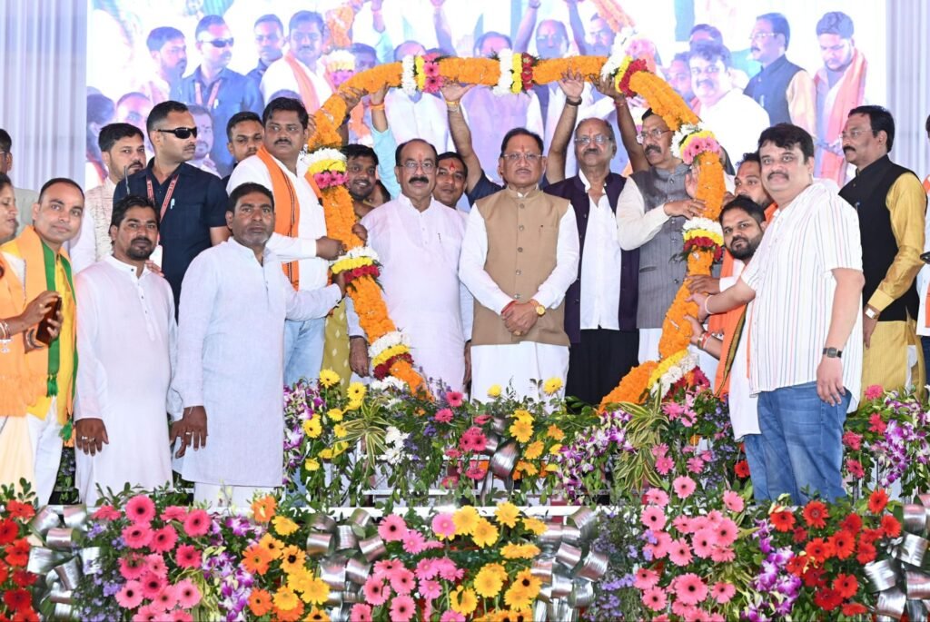 मुख्यमंत्री ने नगर निगम बीरगांव मे किया 135 करोड़ रुपये से अधिक के विकास कार्यों का लोकार्पण-भूमिपूजन, 110 करोड़ के नए विकास कार्यों की घोषणा 7 img 20260923 wa00113136534336903101456 - img 20260923 wa00113136534336903101456