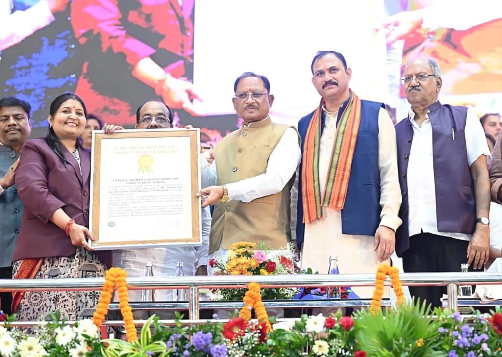 सेवा संकल्प अभियान के तहत आयुर्वेद सेवा सम्मेलन, रक्तदान महाकुंभ एवं वृहद स्वास्थ्य जांच शिविर में शामिल हुए मुख्यमंत्री श्री साय 7 img 20260923 wa0029756736172257804111 - img 20260923 wa0029756736172257804111