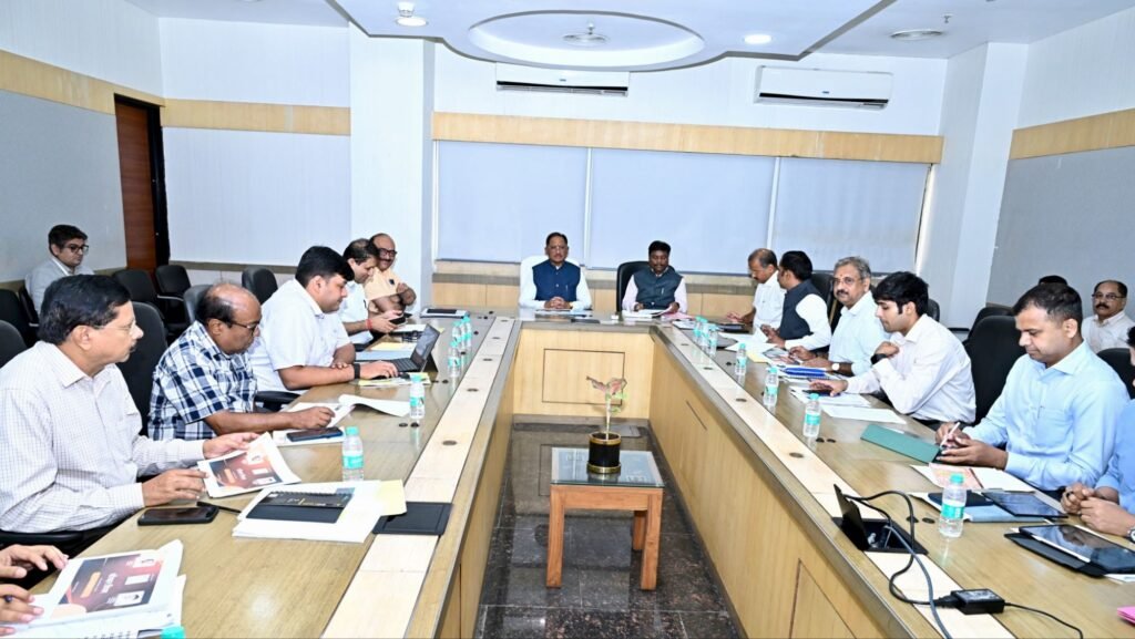 सड़क दुर्घटनाओं को न्यूनतम करने मिशन मोड में करें काम मुख्यमंत्री श्री विष्णु देव साय मुख्यमंत्री ने की परिवहन विभाग के कामकाज की उच्चस्तरीय समीक्षा 4 img 20260929 wa00682910920505374256806 - img 20260929 wa00682910920505374256806