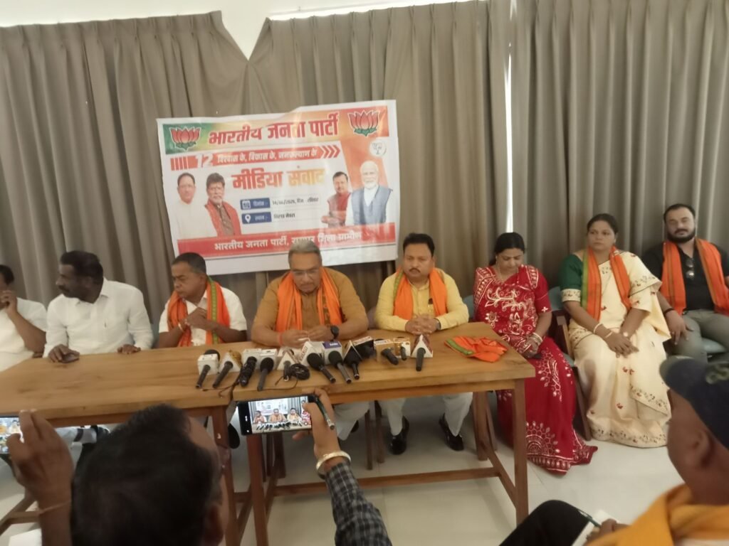 तिल्दा में छ ग राज्य खाद्य आयोग के अध्यक्ष संदीप शर्मा जी व चंद्रकला वर्मा स्वाति वर्मा एवं भाजपा के मीडिया संवाद हुआ संपन्न 8 img202606141631376883718187465558552 - img202606141631376883718187465558552